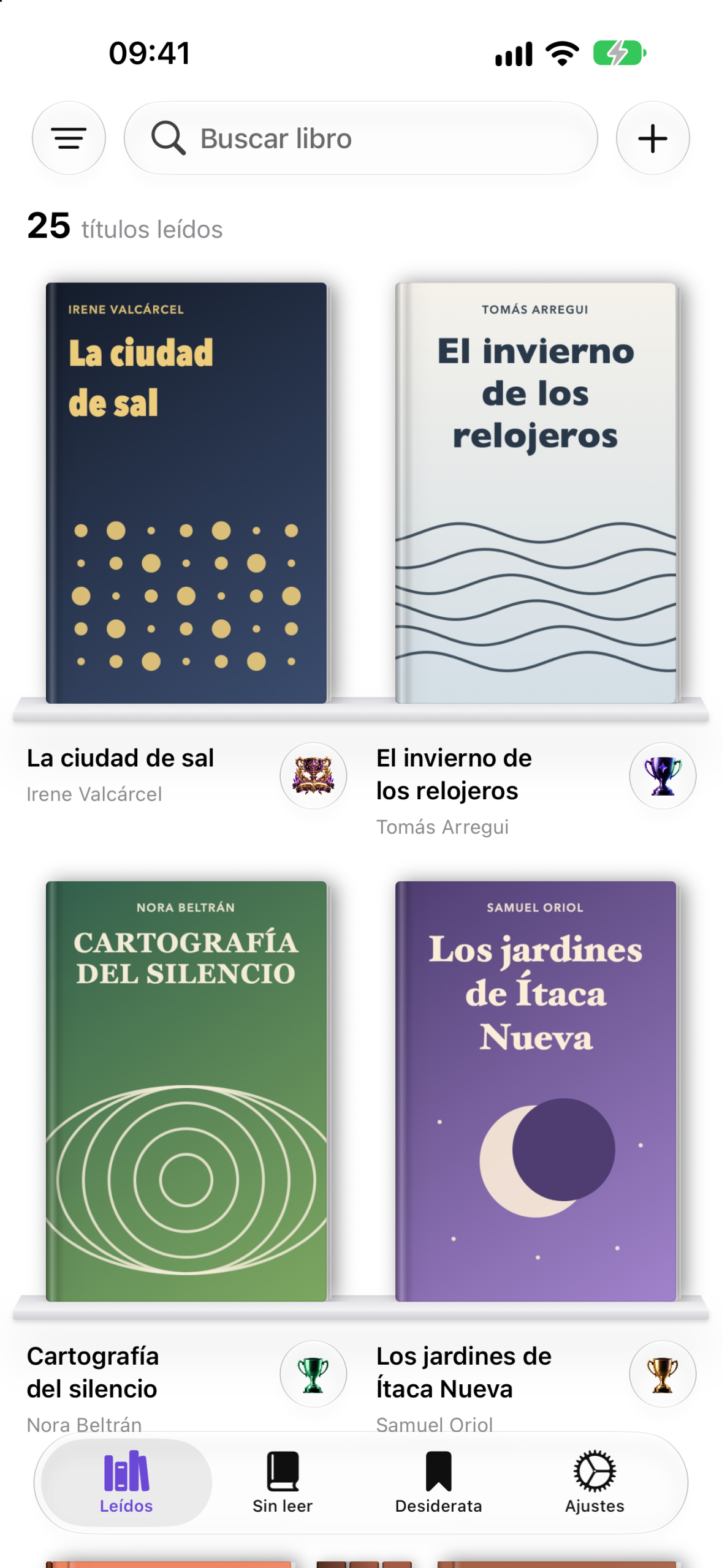 Biblioteca en baldas con La isla del tesoro, El marciano y la saga Mistborn